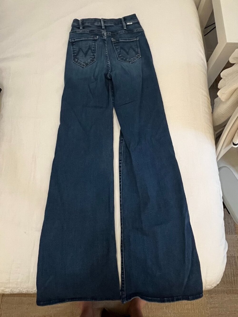 Mother - The Hustler Roller Heel in High Fidelity Size 25 Mid Wash Flare Pants - Picture 5 of 5